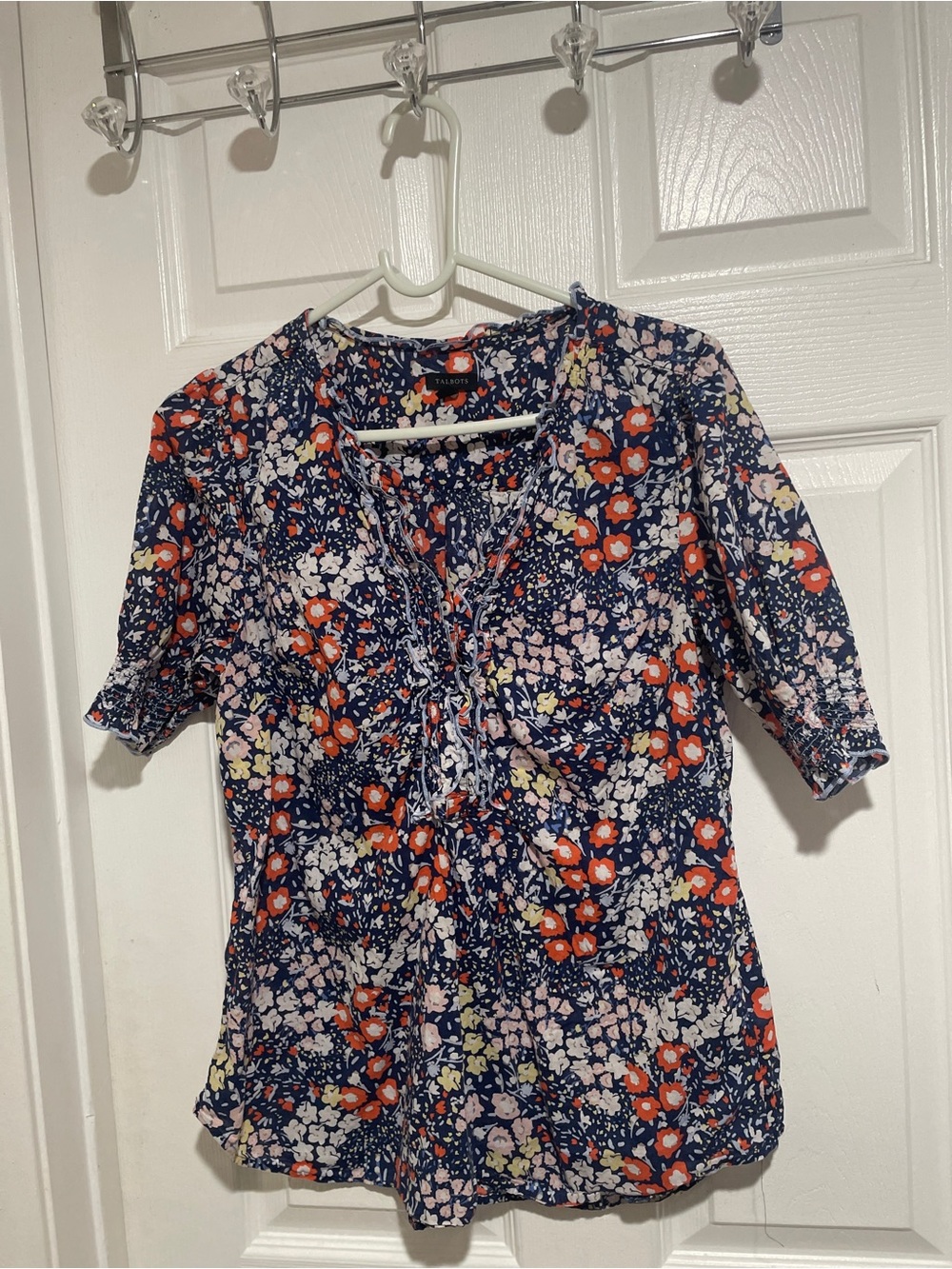 Talbots Summer Floral Ruffled V-Neck Blouse in Navy with Coral & Cream Flowers M